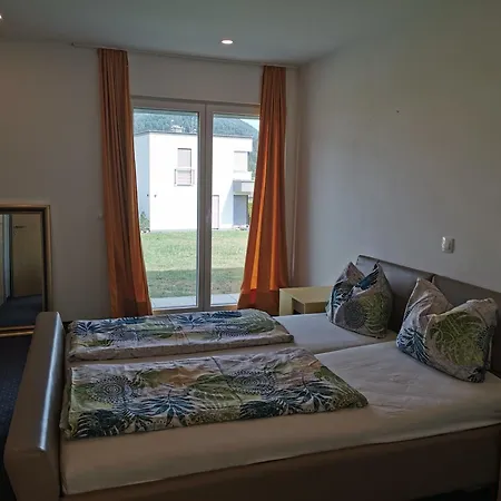 Schoene Grosse 90 M² Ferienwohung In Zweikirchen *