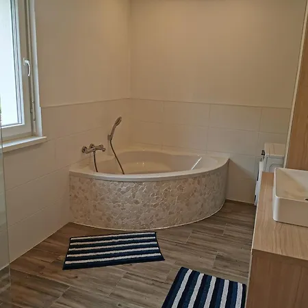 Schoene Grosse 90 M² Ferienwohung In * Zweikirchen