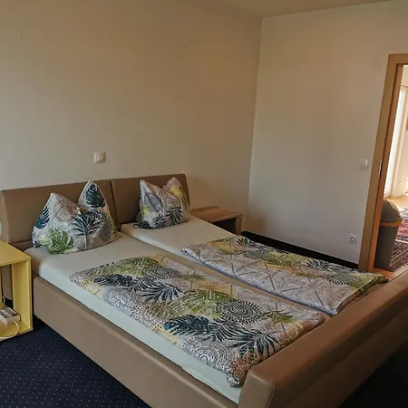 Schoene Grosse 90 M² Ferienwohung In Apartament