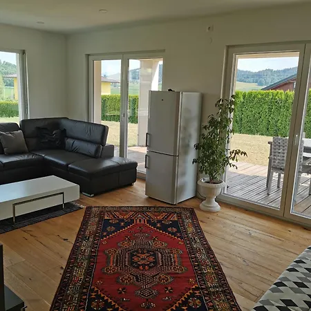 Schoene Grosse 90 M² Ferienwohung In Zweikirchen